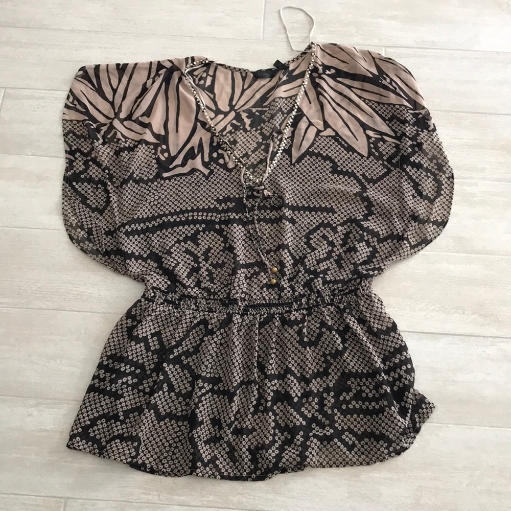 Accessorize dress for beach